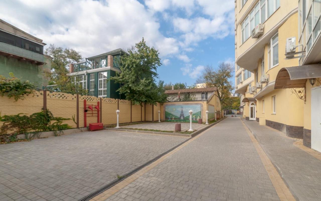 Стильная Квартира Возле Моря На Французском Бульваре Odessa Exterior foto
